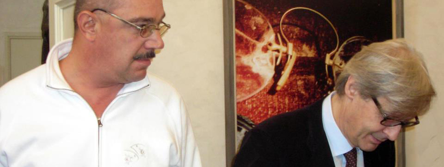 Roma, 2010 ·  Andrea Benetti e Vittorio Sgarbi a Palazzo Taverna, sede degli Archivi Modigliani